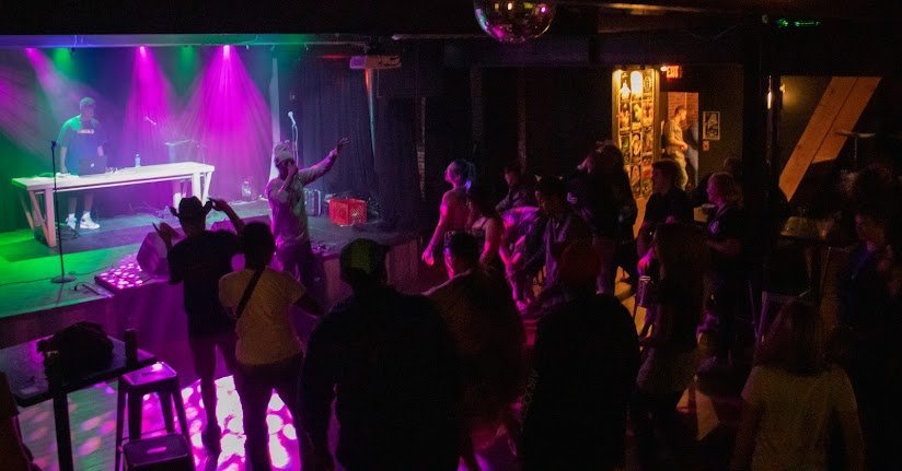 African Dundada live club show crowd dancing